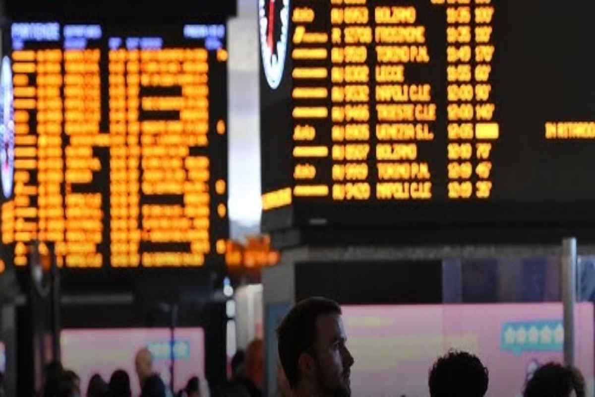 tabelloni degli orari dei treni