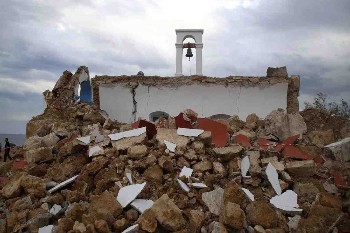 chiesa distrutta da un terremoto