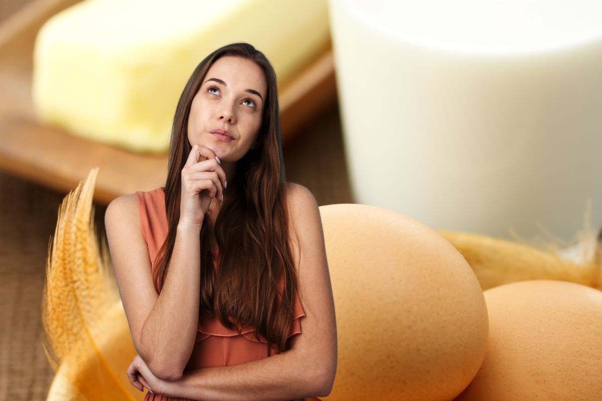Ragazza con espressione di dubbio